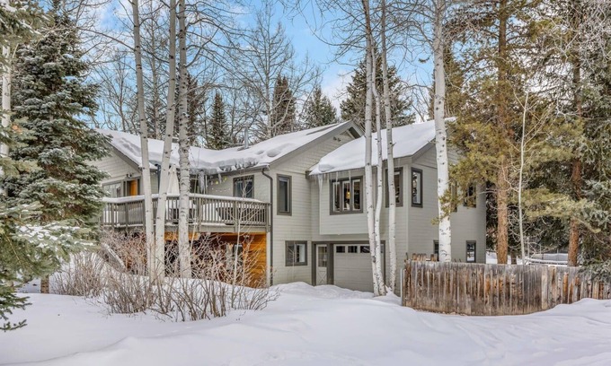 Aspen House | 5 BR Updated Aspen Home - Stunning Views