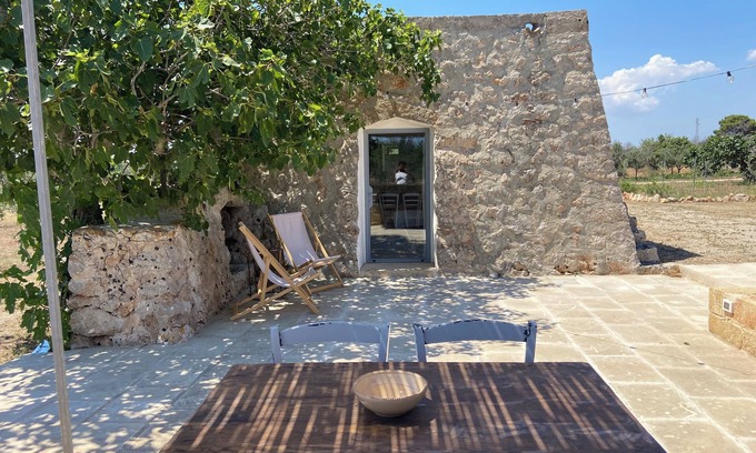 Salve House | 5 km from the beaches of Pescoluse, charming trullo in the countryside in Salve