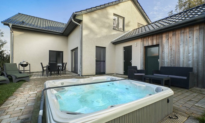 Muritz Villa | 5โ
Luxury at Fleesensee: ๐ฅ๐ฒ๐ต๐ต๐ช ๐ข๐ฒ๐ต๐ซ๐ฎ๐ป๐ถรถ๐๐ฎ whirlpool/sauna/fireplace