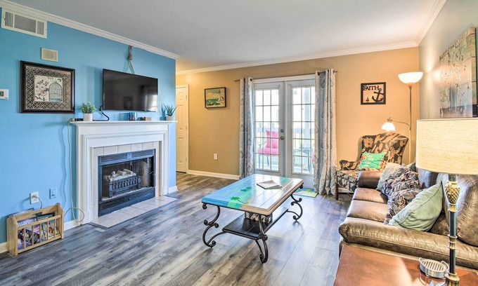 Gulf Shores Condo | 5 Mi to Beach: Gulf Shores Condo w/Perks!