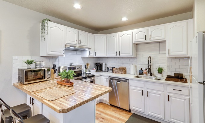 Sellwood-Moreland Apartment | 5 Mi to Downtown Portland: Quiet Apartment