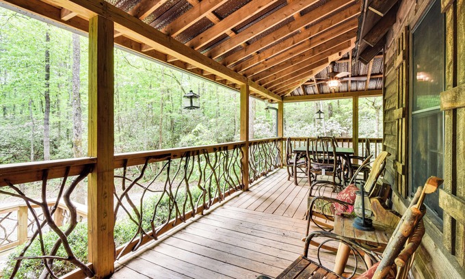 Sautee Nacoochee Cabin | 5 Mi to Unicoi State Park & Lake: Hot Tub Haven!