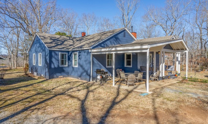 Columbus House | 5 Miles from TIEC!