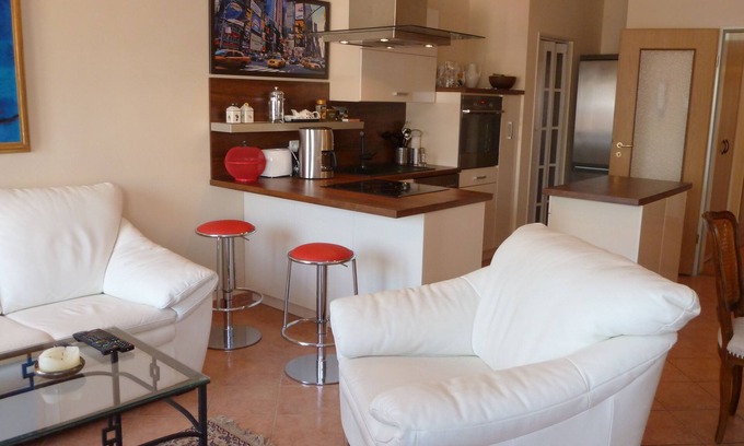 Heviz Apartment | 5 min to the thermal lake, gr. 3 rooms Apartment with 20 sqm roof terrace, air conditioning, internet,