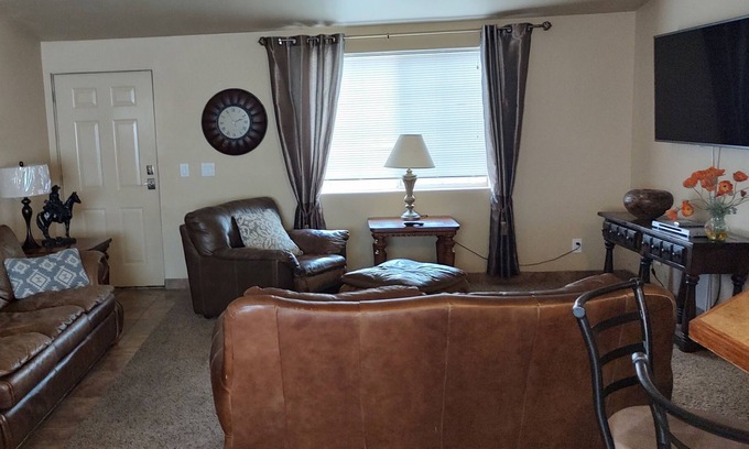 Ivins House | 5 min. To Tuachaun amphitheater, the Red rocks, Zions