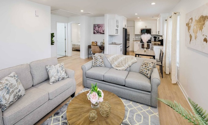 Mount Mourne House | 5 min Walk to DT Davidson| Firepit, Pet Friendly