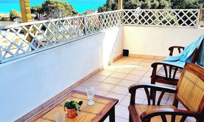 Solanas House | 5 min walk to the beach!Stylish home with views.n