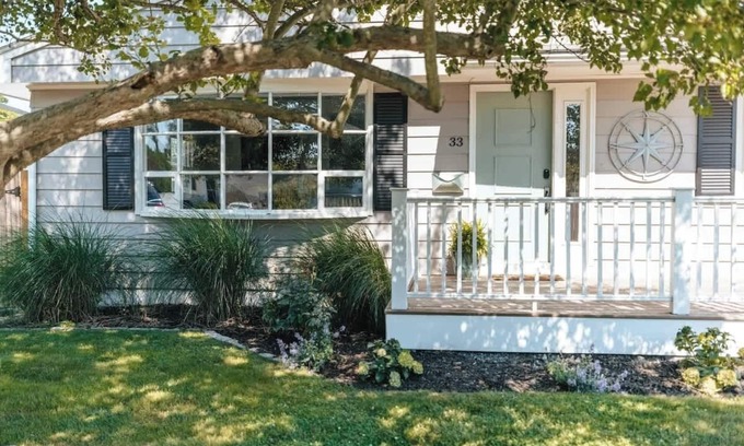Middletown House | 5 mins to Beaches, Newport Renovated 5bed 3bath
