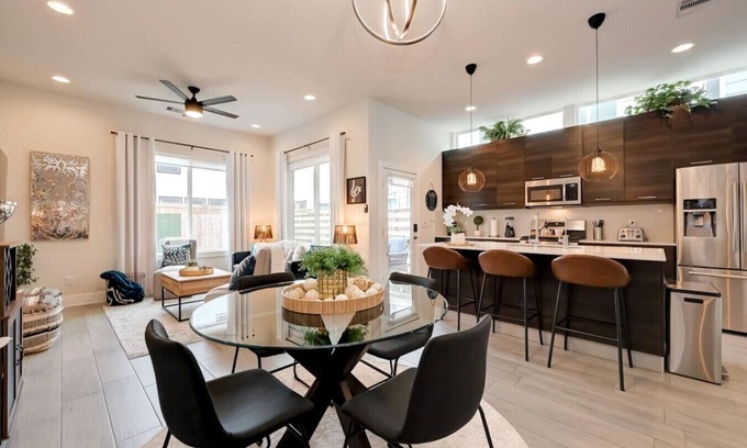 Northside House | 5 mins to Downtown | Tesla Charger | Sleeps 6