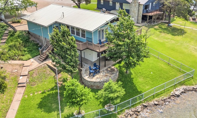 Graford House | 5 minute boat ride to Hell's Gate, Open Concept Waterfront Lake Home