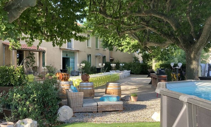 Caumont-sur-Durance Apartment | 5 minutes from the Avignon sud freeway exit, Mas du Gros Vincent in Vaucluse.