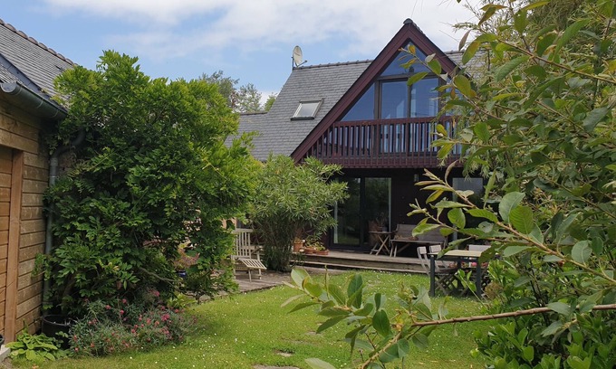 Landunvez House | 5 minutes from a surfing beach, bright and quiet wooden house