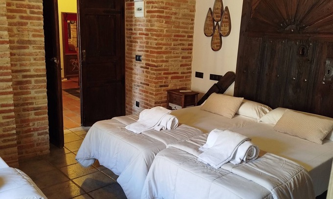 Miranda de Azan Cottage | 5 minutes from Salamanca and Vía de la Plata, large groups Villas de Miranda