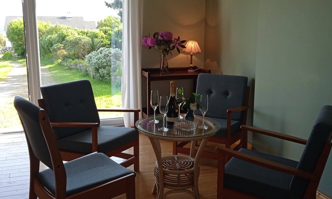 Roundstone Cottage | 5 minutes from the beach quiet house with every room opening onto the garden