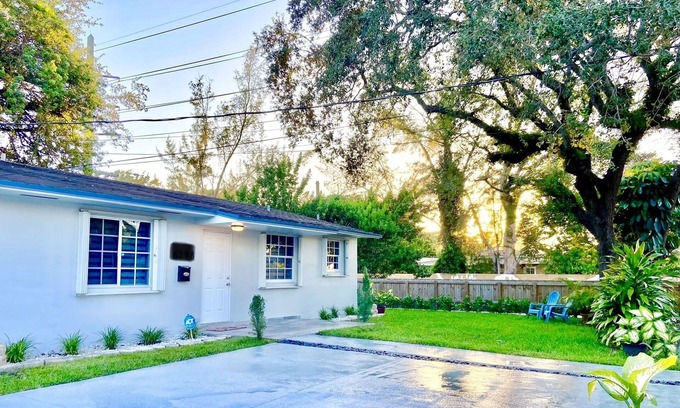 South Miami House | 5 Minutes from Univ Miami renovated home family friendly Free Parking