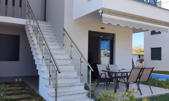 Paralia Ofryniou Apartment | 5 minutes to the beach! Cozy vacation retreat with a pool! Fully equipped flat