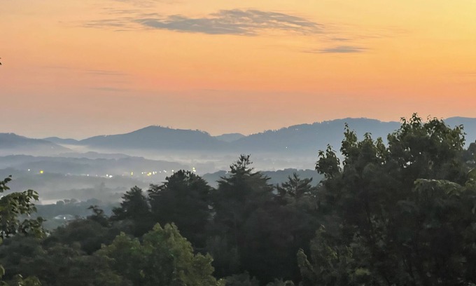 Wears Valley Cabin | 5 Minutes to National Park - Stunning Mountain Views in Wears Valley - Hot Tub