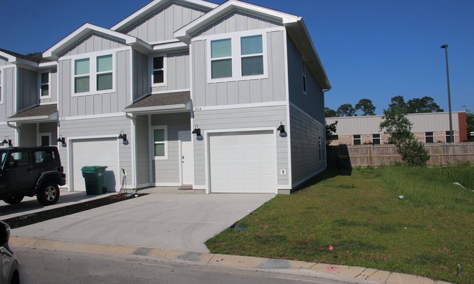 Wright Condo | 5 Minutes to Okaloosa Beach and 15 minutes to Destin Beach