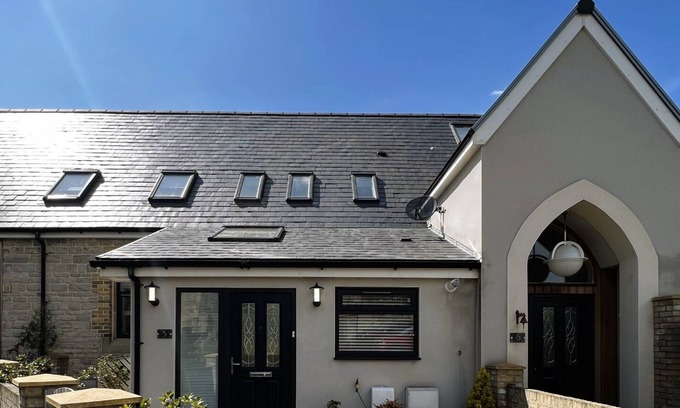 Shanklin Ski Chalet | 5 Old School Mews