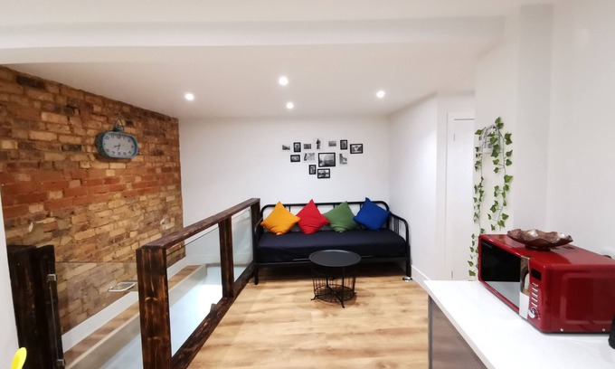 Boscombe Apartment | 5 sleeps with kids play area and travel cot