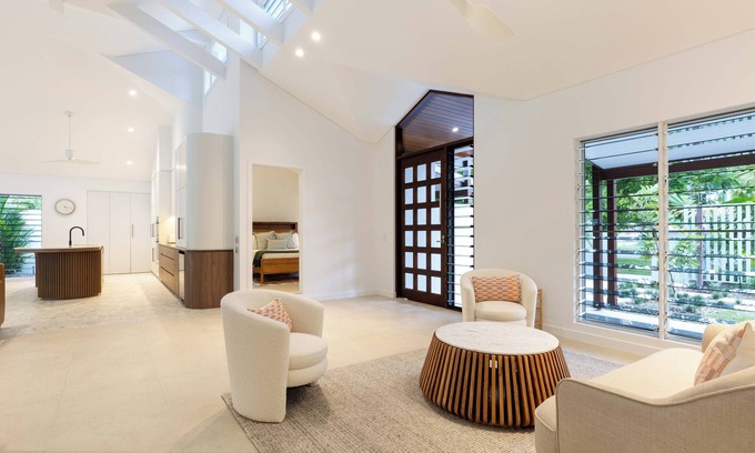 Port Douglas House | 5 Solander Boulevard - 4 Bedroom House by the Beach