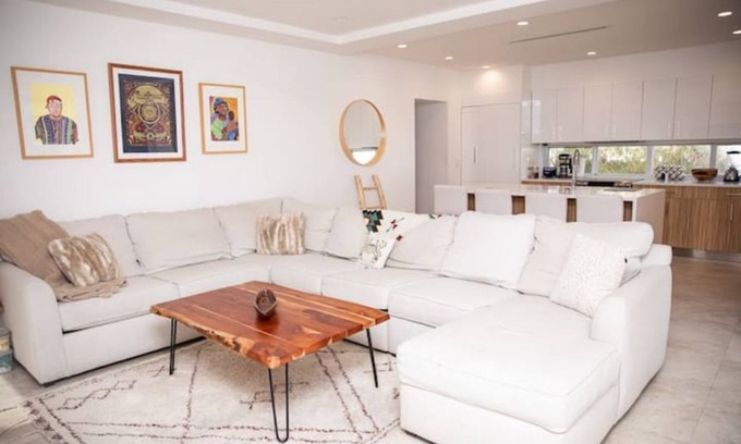 Lauderdale-by-the-Sea House | 5 star Beachside Home Next to Everything! Patio/Wifi/TVs