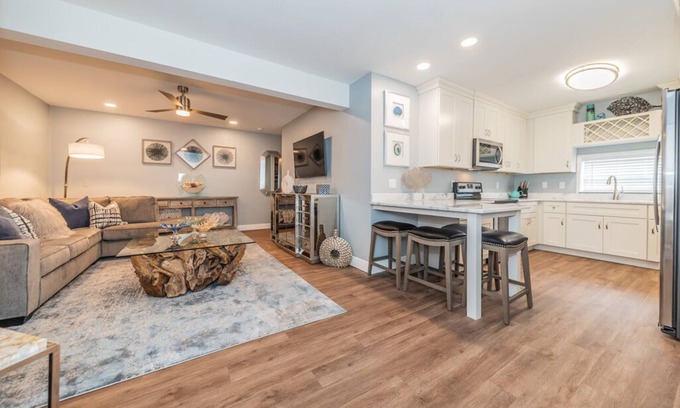 Downtown Dunedin Condo | 5 star condo ON MAIN STREET with Summer special rates!