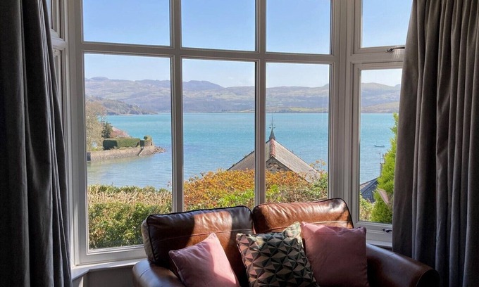 Borth-y-Gest Cottage | 5 Star Cottage, Sleeps 8, Amazing Sea & Mountain Views