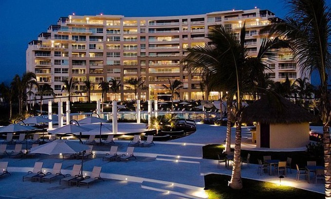 Flamingos Condo | 5 Star Luxury Beach Front, 9th Floor with Gorgeous Views