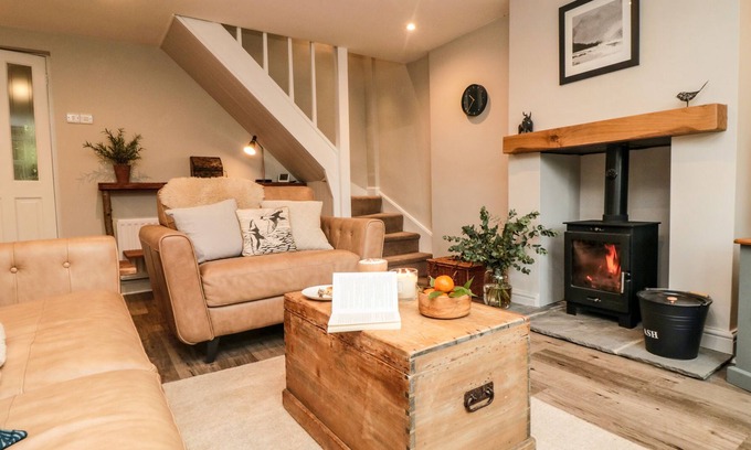 Hutton Rudby Cottage | 50 NORTH END, pet friendly, with open fire in Hutton Rudby