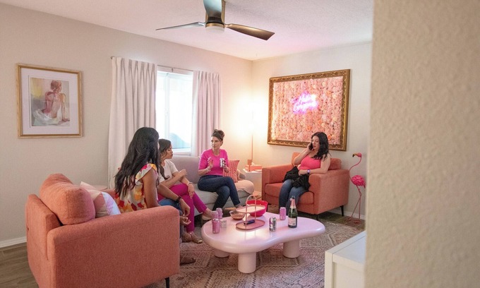 Pat Hurley House | 50 Shades of Pink+Hot Tub!