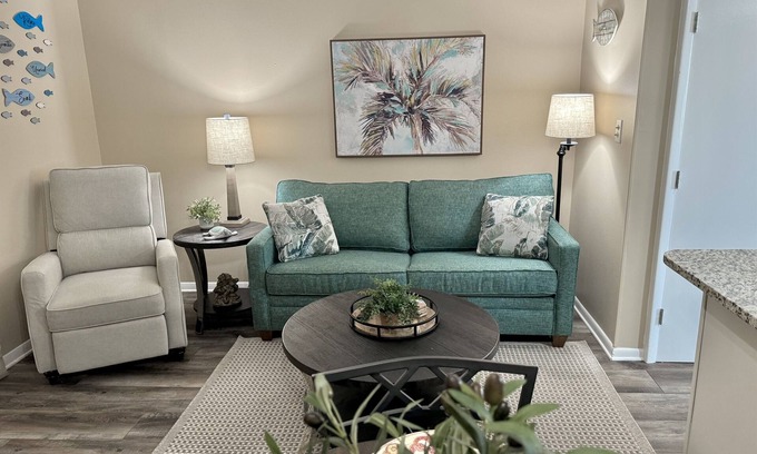 Gulf Shores Condo | 501"B" Sunsets & Palm Trees -Great Fall Rates!