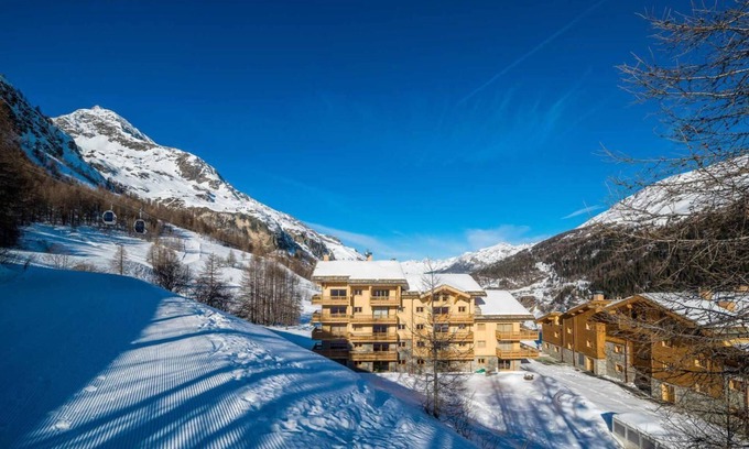 Les Boisses Apartment | 50m from ski slopes, 6th floor, fitness, swimming pool, sauna, hammam, balcony, tv, ski locker