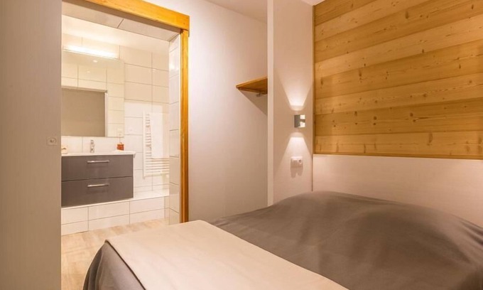 Briancon Apartment | 50m from ski slopes, balcony, tv, ski locker, 77m², Serre Chevalier