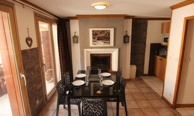 Val-Thorens Apartment | 50m from ski slopes, 2nd floor, fireplace or stove, tv, ski locker, 50m², Val Thorens