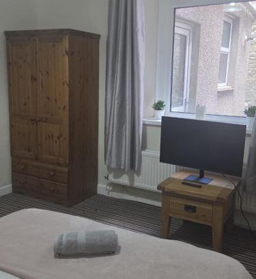 St. Thomas House | 52 - room 2 - smart TV