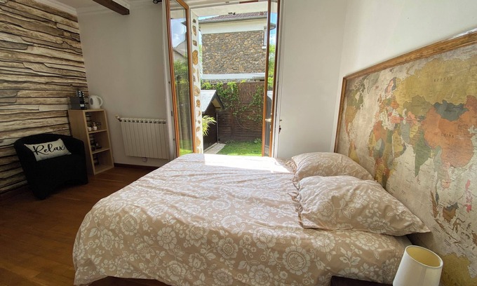 Maisons-Alfort Bed & Breakfast | 540 sq ft - full master suite and living room
