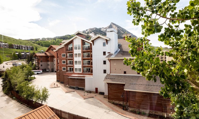 Crested Butte House | 555 Mt. Crested Butte Grand Lodge Condo with views