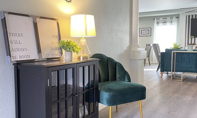 Enterprise House | 5bd 3.5ba 3-story 8bed 16sleeps