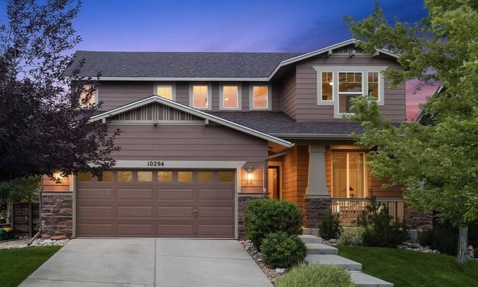 Commerce City House | 5Bed 3.5Bath Home with Hot-tub, Theater, Bar -15min From DIA