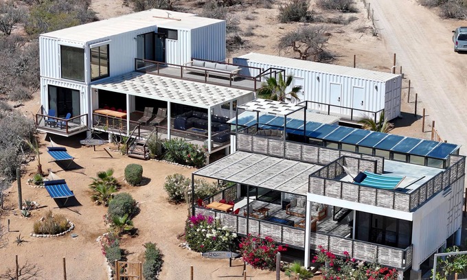 El Sargento House | 5BR/4BA repurposed shipping containers. Multiple decks, firepits, Fast Wifi (250 mb+) w/Starlink backup, new premium X8 Bullfrog hot tub. Free use of inflatable SUPs, beach chairs & other beach toys. Enjoy a game night in our retro video arcade.