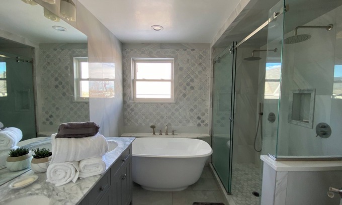 College View House | 5BR Bungalow 15 mins from Red Rocks & Downtown!