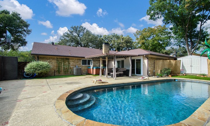 Irving House | 5BR home with Private Pool, Game Room & a Spacious Backyard with Grill