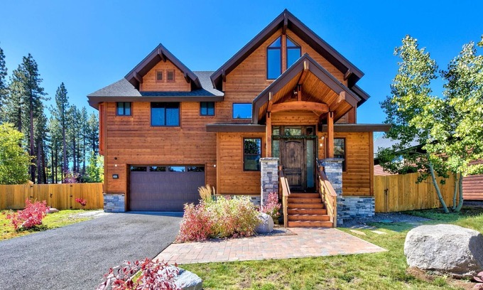 Mountain View Estates Cabin | 5Br Mountain Home, Hot Tub, Walk-to-Trails, 9 Beds, Game Room, Dog Friendly and Fully Fenced