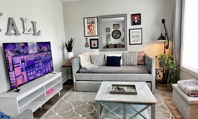 Nashville Condo | 5miles to Downtown-King bed & 2 twins,Elevator,pet friendly