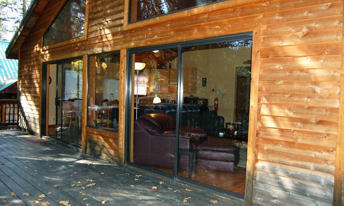 North Wawona Cabin | (5N) Edmond's Place at The Redwoods In Yosemite