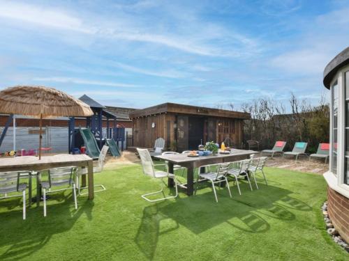 Camber House | 6 Bed in Camber 89037