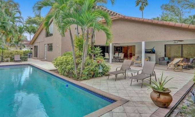Pembroke Pines Apartment | 6 Bedroom 687853 by Houzlet