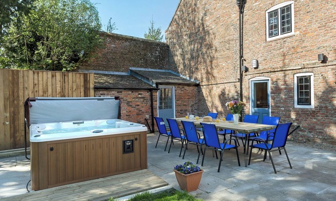 King's Lynn Cottage | 6 bedroom accommodation in Tilney All Saints, near King’s Lynn
