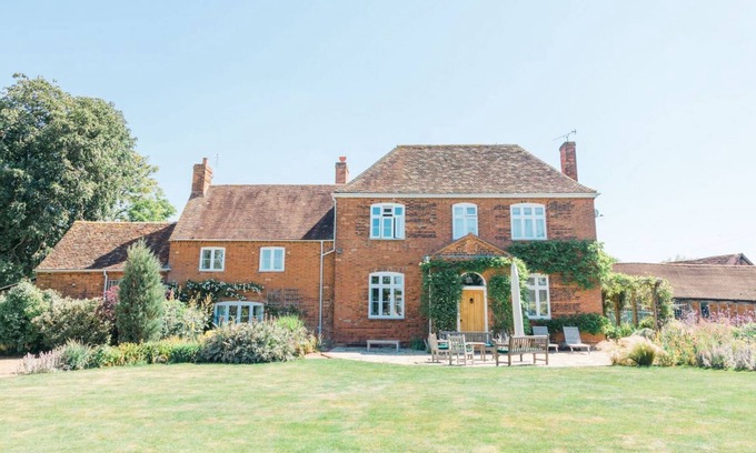 Shefford Cottage | 6 bedroom accommodation in Shefford